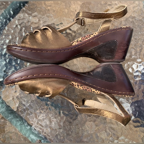 Gold Jambu Sandal - Picture 7 of 11